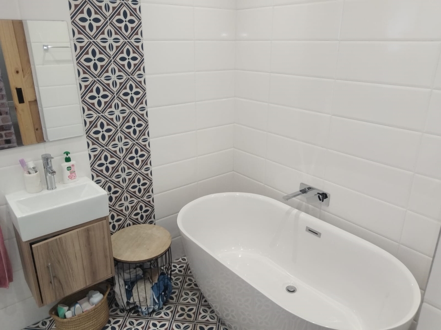 To Let 4 Bedroom Property for Rent in Glencairn Western Cape
